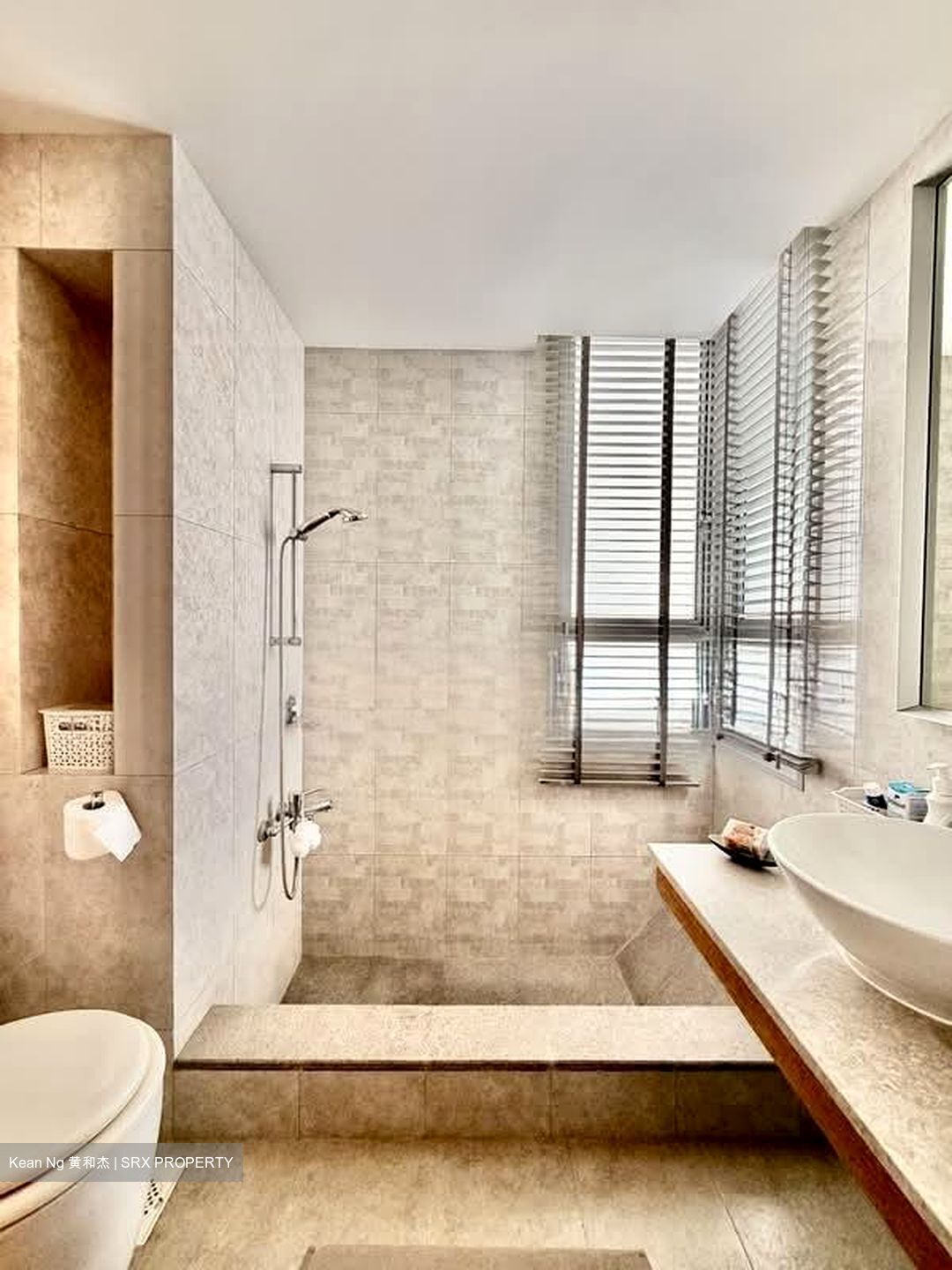 The Lakeshore (D22), Condominium #554781851
